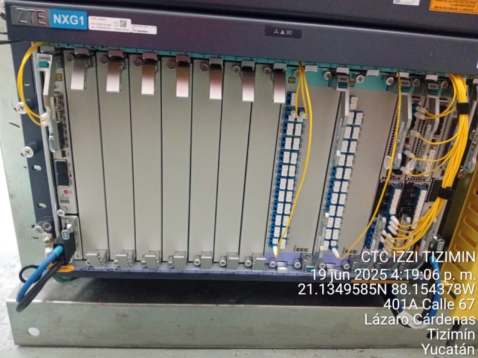 ZTE transport chassis installed and fibered in an izzi central office in Tizimín, Yucatán